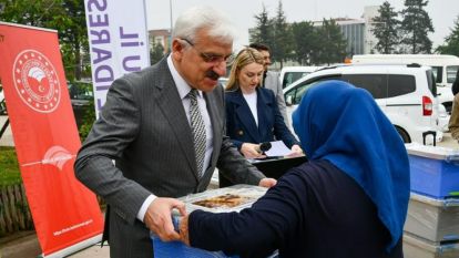 Bolu'da, 150 Arıcıya Saf Damızlık Anadolu Arısı Dağıtıldı.