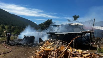 Bolu'da yangın: Ev ve müştemilat küle döndü