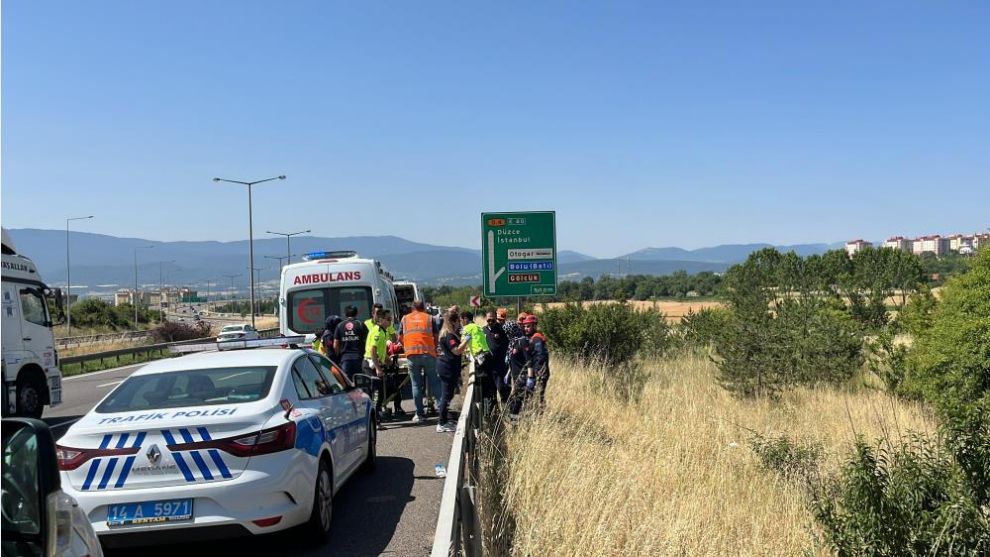 Bariyerleri aşarak defalarca takla attı. Otomobildeki 5 kişi yaralandı