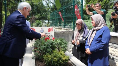 Hain darbe girişiminde şehit düşen Ozan Özen mezarı başında anıldı