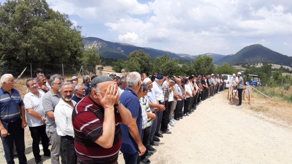 İneğin çifte atarak ölümüne sebep olduğu kadın son yolculuğuna uğurlandı