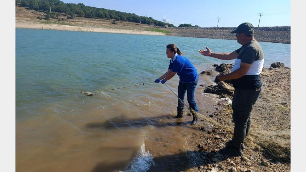 Av yasağı kalktı: Gölde kaçak ağ bulundu