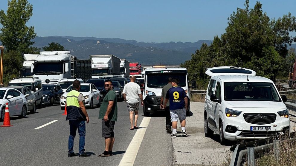 Bolu'ya gelen Otomobil alev alev yandı