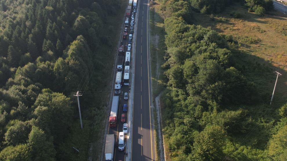 Kaza sonrası Bolu Dağı'nda kilometrelerce araç kuyruğu oluştu