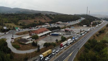 Bolu Dağı'nda kilometrelerce araç kuyruğu oluştu