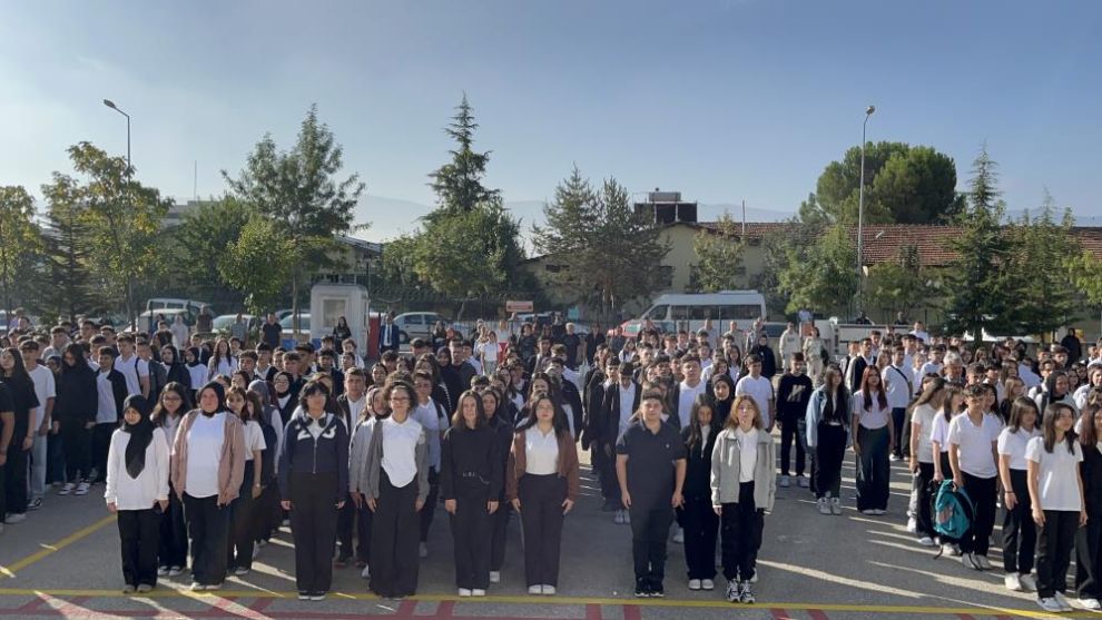 Bolu'da 50 bine yakın öğrenci ders başı yaptı