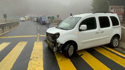 Bolu Dağı'nda kontrolden çıkan araç bariyerlere çarptı