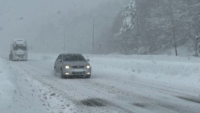 Bolu Dağı'nda kar yağışı etkili oluyor: Kar kalınlığı 90 santimetreyi aştı