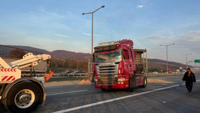 Devrilen tır kaldırıldı, TEM Otoyolu trafiğe açıldı