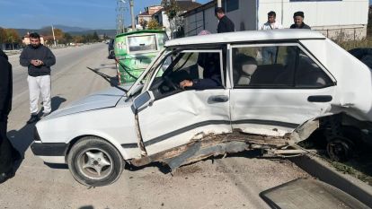 Feci kazada Fiat Tofaş hurdaya döndü: 2 yaralı