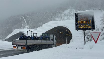 TEM'in Bolu Dağı Tüneli geçişinde kar yağışı etkili oluyor Ulaşım rahat