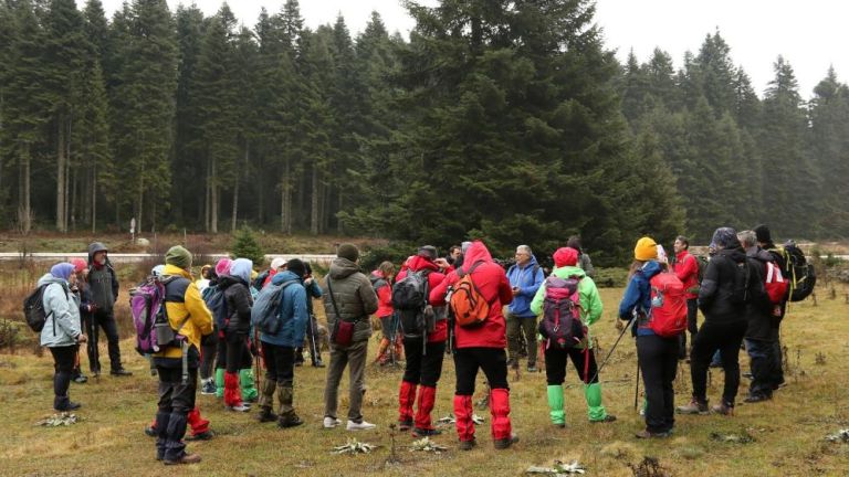 18 kilometre yürüdüler, temiz havanın tadını çıkardılar