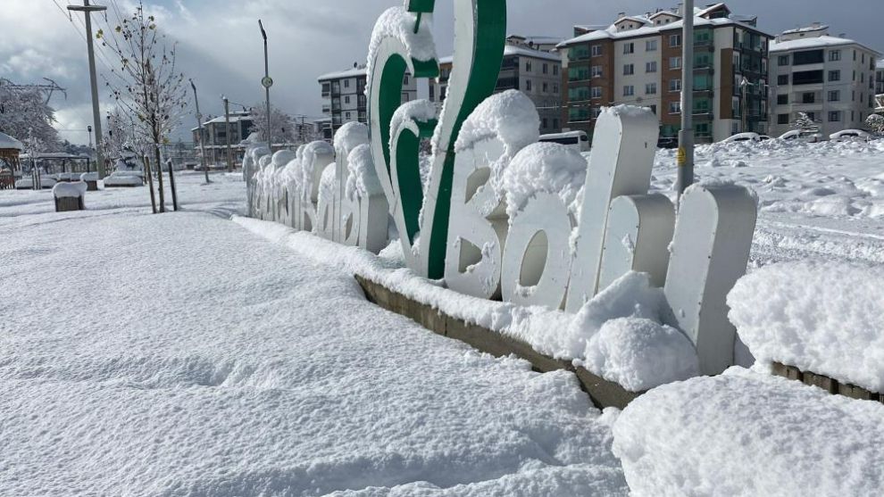 Bolu'da kar kalınlığı 30 santimetreye ulaştı