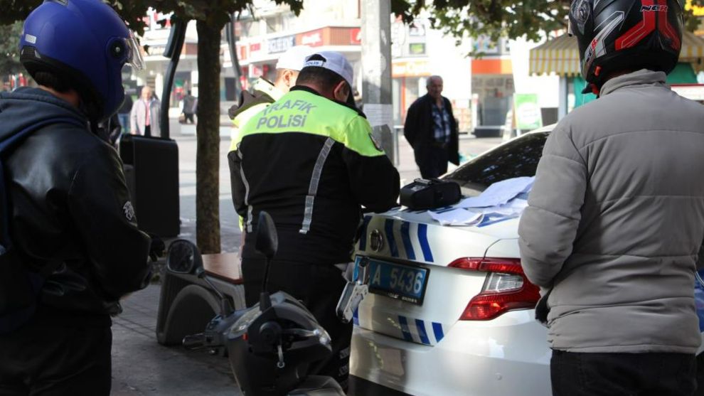 Kapalı caddeye motosikletle girenlere ceza yağdı