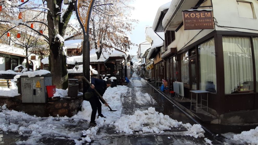 Kar kalınlığı 40 santimetre olmuştu, ilçede temizlik başladı