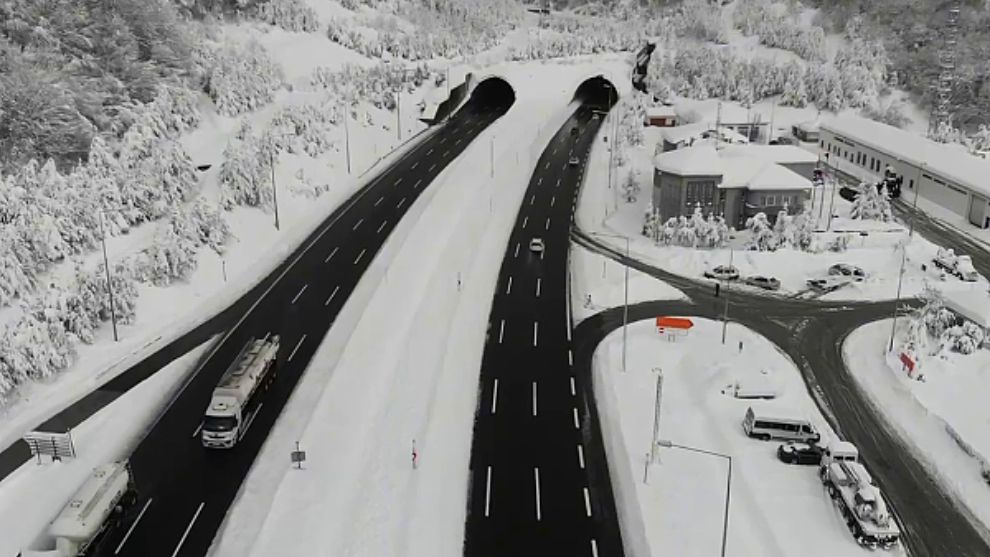 OTOYOLUN BOLU GEÇİŞİNDE  KAR TEMİZLEMESİ YAPILACAK