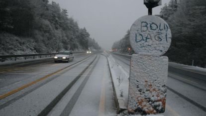 Bolu Dağı'nda kar etkili oluyor