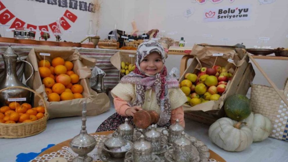 Minikler kolları sıvadı, yerli malı haftasında tezgahın başına geçti