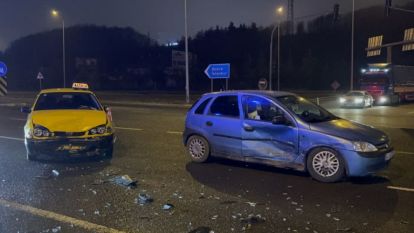 Bolu'da İki Otomobil Çarpıştı: 3 Yaralı