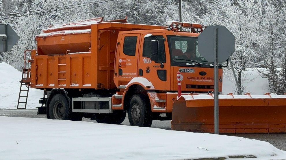 Bolu Dağı geçişinde hafif kar yağışı etkili oluyor