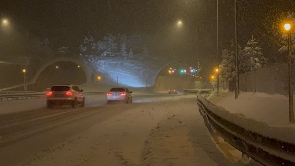 TEM'in Bolu Dağı Tüneli geçişinde kar etkisini azalttı