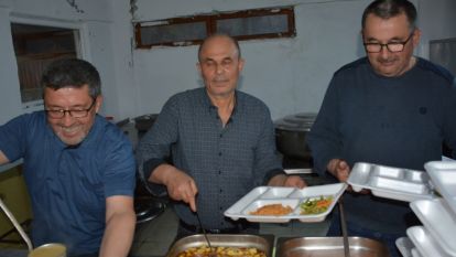 60 yıldır köyünde iftar yemeği veriyor