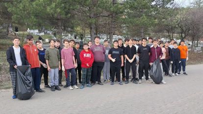 Aşçılık öğrencilerinden örnek davranış… Mezarlığı temizlediler…