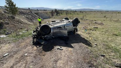 Tepetaklak olan otomobilde bulunan 1 kişi yaralandı
