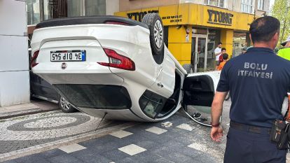 İki otomobil çarpıştı, araçlardan biri takla attı