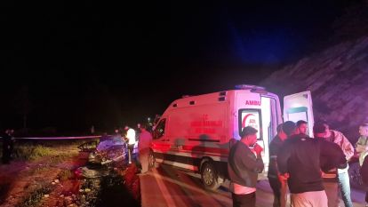 Otomobil ile kamyon kafa kafaya çarpıştı