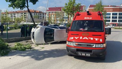 Otomobil rampa yukarı çıkarken yan yattı: 1 yaralı