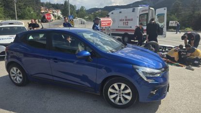 Otomobille çarpışan motosiklet sürücüsü yaralandı