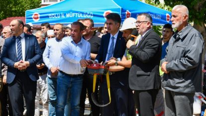 Vali Aydın,  Belediye Başkanı Özcan,  "Hatice Ana Değerler Eğitimi Kursu"nun Temelini attı.