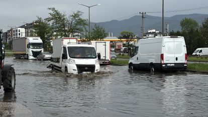Yollar göle döndü