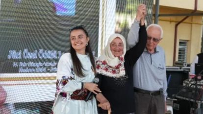 82 yaşında, eşinin fotoğrafını çekti ödül kazandı.