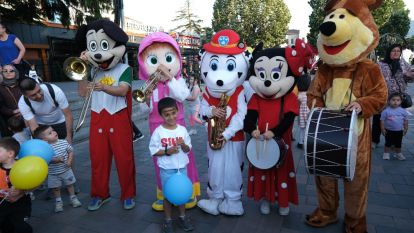 Miniklere festival tadında karne şenliği