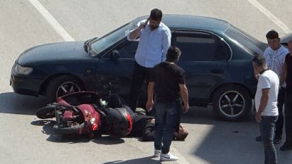 Otomobil ile çarpışan motosiklet sürücüsü yaralandı