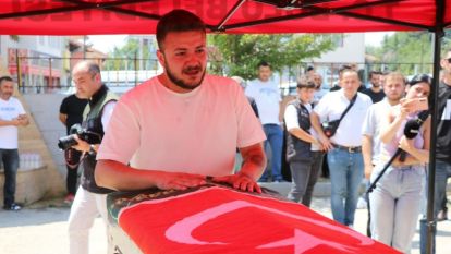 Bolu'nun gönüllü kahramanı gözyaşlarıyla son yolculuğuna uğurlandı