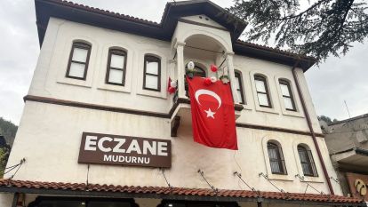 Atatürk Bayraklarıyla Evler ve Konaklar Süsledi