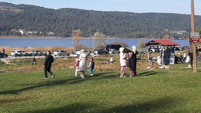 Bolu'nun doğa harikası Abant'ta ziyaretçiler akın etti
