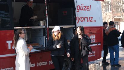 Bolu Belediyesi'nden  Öğrencilere Sıcak Çorba ikramı...