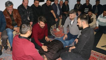 Onlarca köylü bir araya geldi, geleneksel orta oyunları kahkahaya boğdu