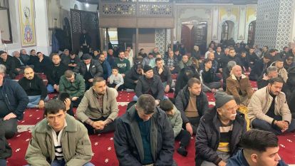 Berat Kandili'nde camiler doldu taştı