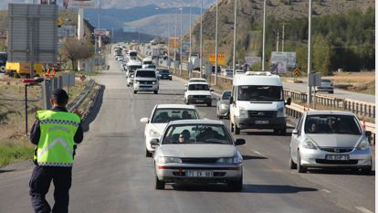 Trafikte Kontrollere Devam...