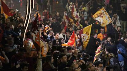 Bolulular meydanlarda Galatasaray'ın şampiyonluğunu kutladı