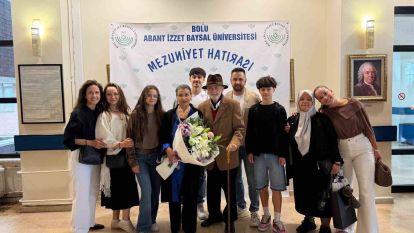 76 yaşında üniversiteden mezun oldu, azmiyle gençlere taş çıkarttı