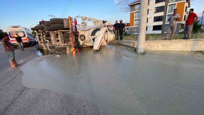 Bolu'da beton mikseri devrildi: 1 yaralı