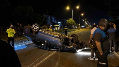 Bolu'da D-100'de takla atan otomobilden burunları bile kanamadan çıktılar