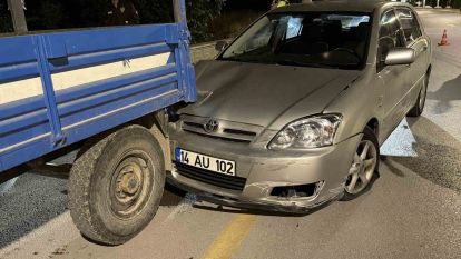 Bolu'da kontrolden çıkan otomobil römorka çarptı