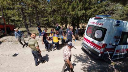 Bolu'da traktörden düşen 2 kişi yaralandı
